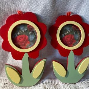 Set of 2 Wooden, Flower Shaped Ornaments Picture Frame